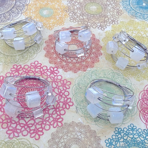 Pier 1 Imports Set of 5 Napkin Rings - Picture 2 of 9